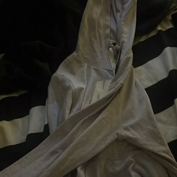 LAVENDER NIKE HOODIE - Picture 3 of 5